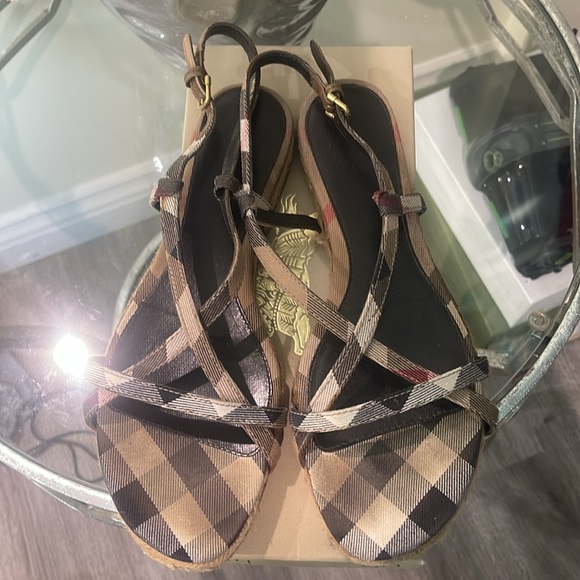 Burberry sandals size 40, in good condition - Picture 2 of 3